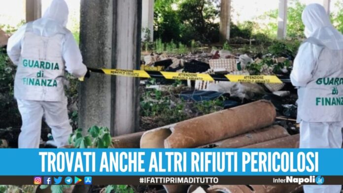 Discarica di amianto scovata tra Giugliano e Parete, scatta il sequestro del terreno