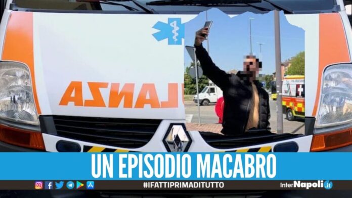 Incidente mortale in strada, lui si scatta un selfie con i corpi sull'asfalto