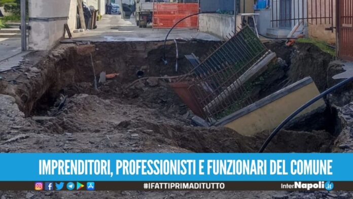 Voragine a Villaricca 2, sono 5 gli indagati per i lavori della strada