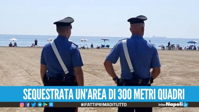 Ombrelloni abusivi scoperti sul lido a Licola, denunciata la titolare
