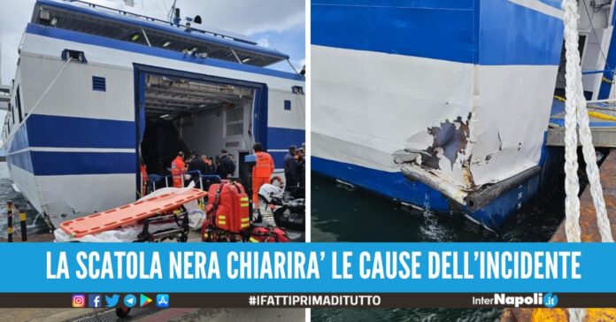 nave contro banchina molo beverello