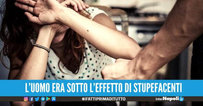 picchiata dal compagno per gelosia