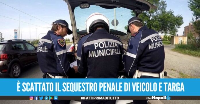 è scattato il sequestro penale di veicolo e targa
