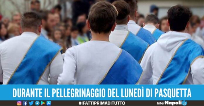 processione fujenti inchino madonna dell'arco