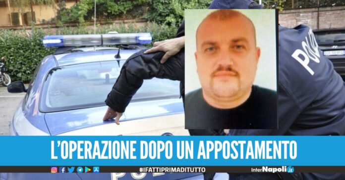 Blitz nella piazza di spaccio a Napoli preso con cocaina bianca e rosa e soldi