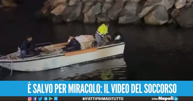 Caduta in mare a via Caracciolo. Uomo salvato dai soccorritori per miracolo sul lungomare di Napoli