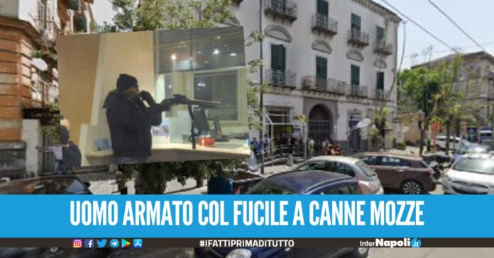 Assalto al portavalori fuori l'ufficio postale a Miano, rapinatore solitario scappa via