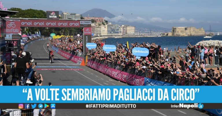 “Strade piene di buche, non era sicuro”, lo sfogo del ciclista dopo la tappa del Giro a Napoli