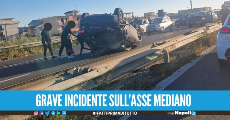 Grave incidente ull'Asse Mediano tra Aversa e Melito, auto si ribalta sulla carreggiata