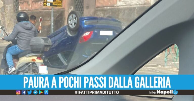 Spaventoso incidente a Napoli, auto si ribalta in Via Acton