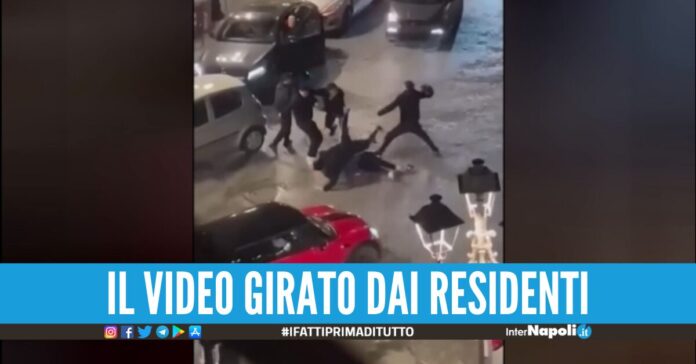 Rissa a colpi di caschi e sedie, chiuso un locale al Vomero