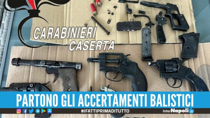 Scovato un arsenale nel Casertano, 6 pistole sotterrate vicino la Statale