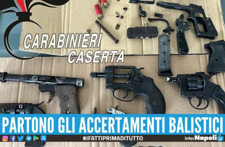 Scovato un arsenale nel Casertano, 6 pistole sotterrate vicino la Statale