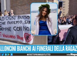 Lacrime e dolore ai funerali di Rita, addio alla 27enne morta a Napoli