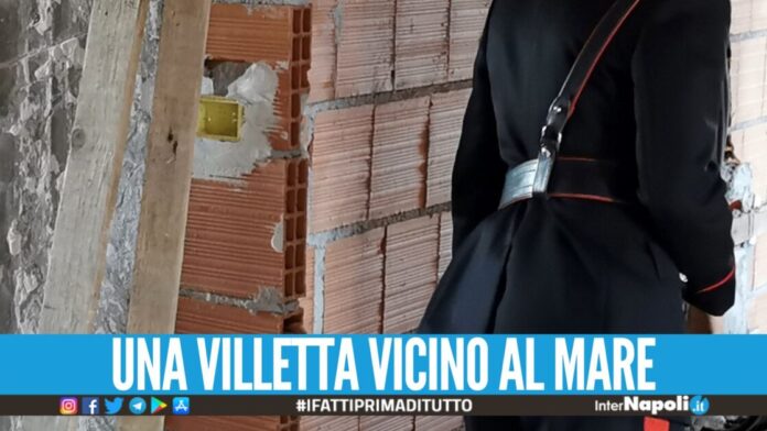 Costruiscono in piena zona rossa nei Campi Flegrei, denunciati i proprietari