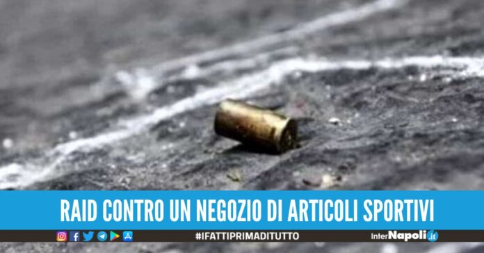 colpi di pistola contro negozio napoli