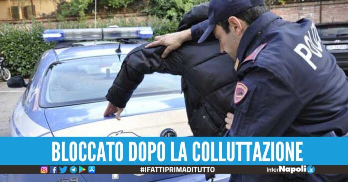 aggredisce poliziotti napoli