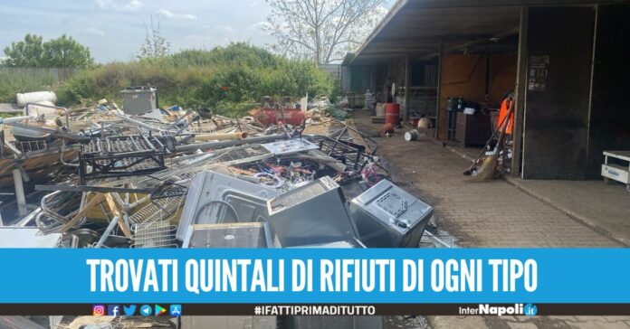 Scoperto a Giugliano un centro di raccolta fuorilegge, funzionava come un'isola ecologica ma era tutto abusivo
