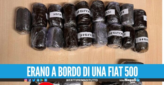 Fuggono a Ponticelli con quasi 3 chili di hashish nel cofano, coppia nei guai