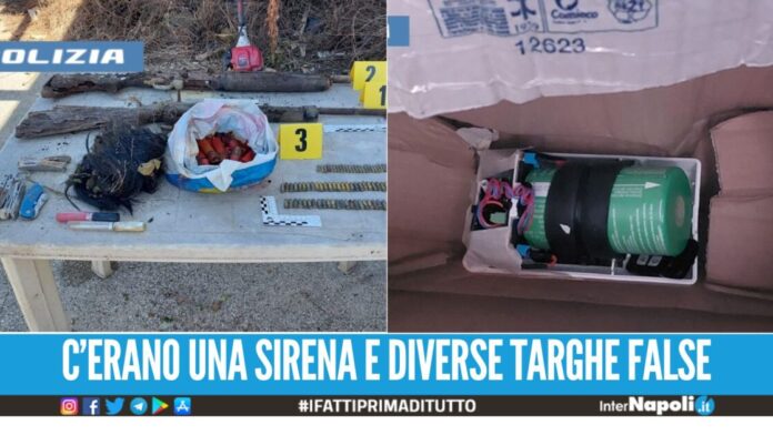 Blitz nel covo dei finti poliziotti nel Napoletano, trovati 2 fucili e un ordigno