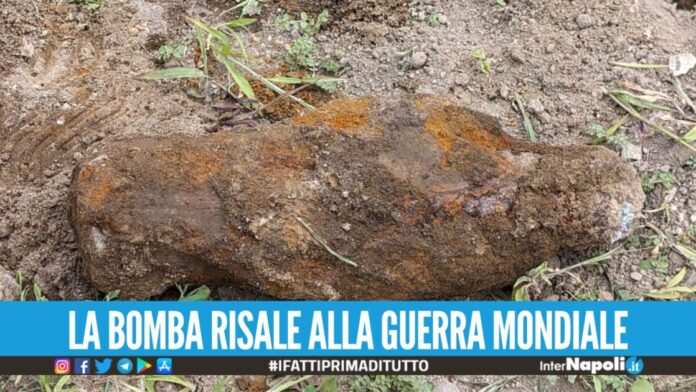Ordigno bellico ritrovato in un cantiere ad Acerra, artificieri sul posto