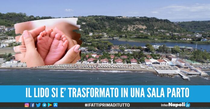 partorisce in spiaggia pozzuoli