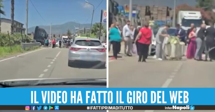 banchetto nuziale in strada