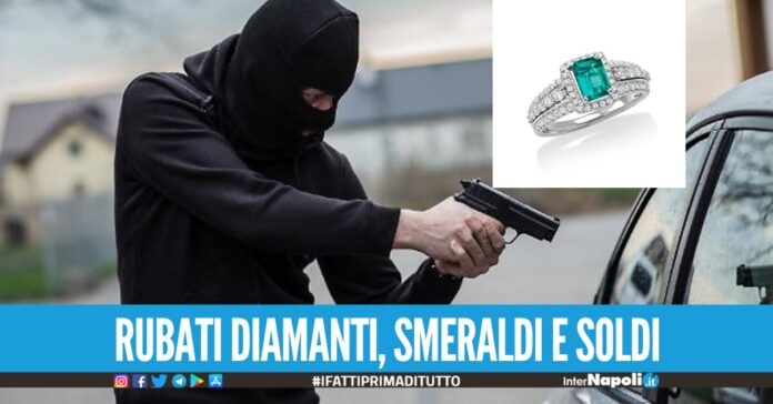 Rapina da mezzo milione di euro al semaforo a Napoli, arrestati padre e figlio