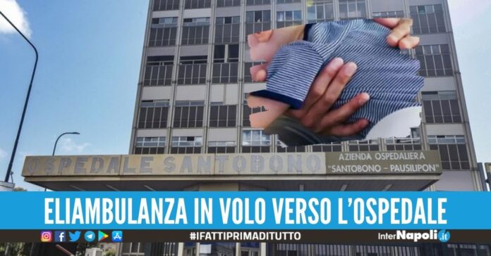 Ingoia i punti della spillatrice, neonato trasferito al Santobono