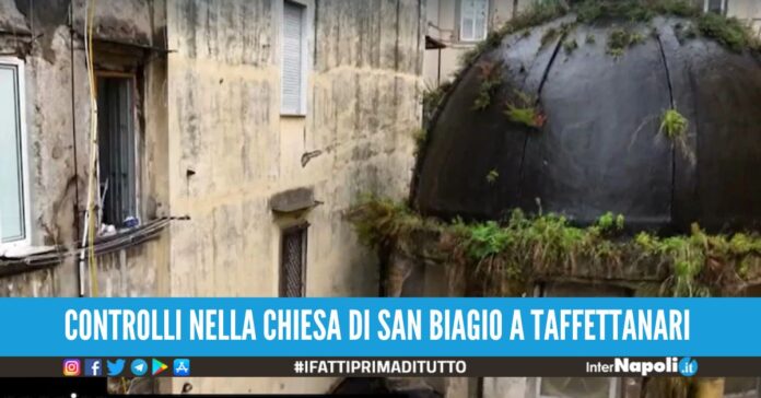 Tre pregiudicati occupavano l'ex canonica a Napoli, arrivano gli avvisi del Questore