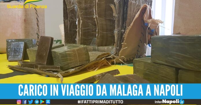 Scovati 96 kg di hashish in un'auto, arrestato la 'staffetta' di Napoli