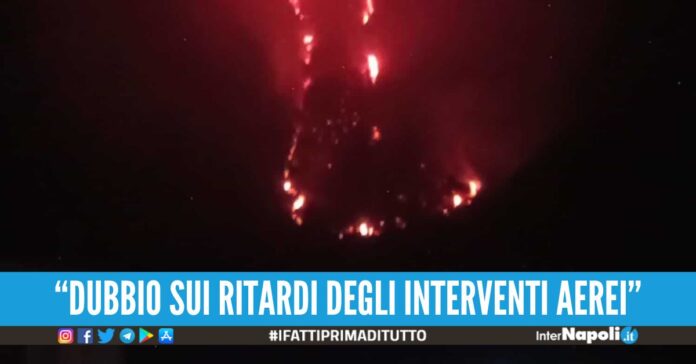 Notte di fuoco ai Camaldoli, l'incendio allerta anche Pianura
