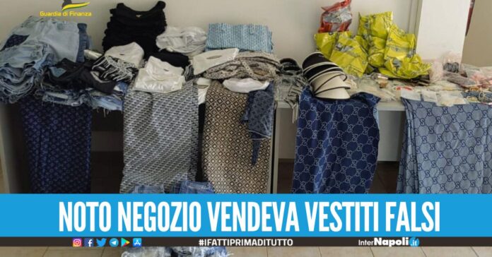 Chanel, Gucci, Fendi, Prada, Louis Vuitton falsi in vendita nel negozio in Campania blitz della Finanza