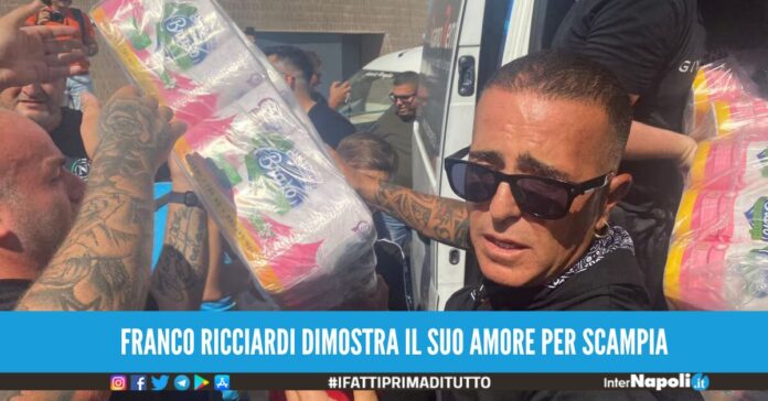 Dopo la tragedia che ha visto il crollo della Vela Celeste, Franco Ricciardi fa di tutto per aiutare le persone.