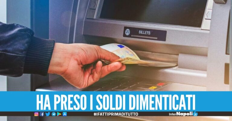 Prende i soldi dimenticati da qualcuno prima di lui al bancomat, identificato e denunciato