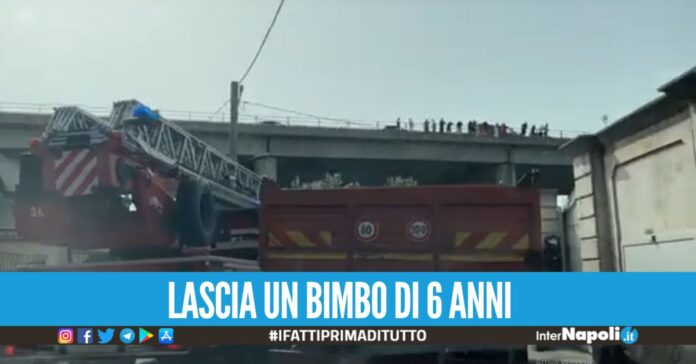Giovane mamma di Giugliano si lancia dal ponte dell'Asse Mediano
