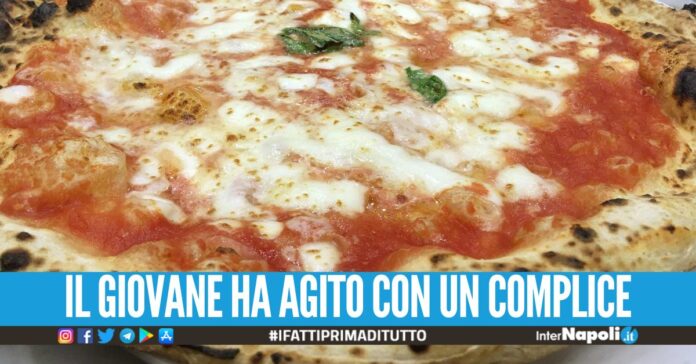 Rapina al titolare di una pizzeria a Torre del Greco, preso un minorenne armato