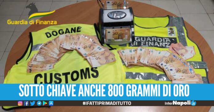 Un milione di euro in contanti sequestrato all'aeroporto di Napoli