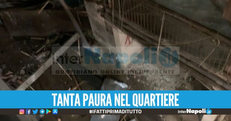 Paura nella Vela a Scampia, crolla un ballatoio: si temono feriti