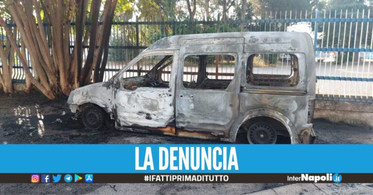 Vergogna ad Arzano, incendiato il furgone per il trasporto di persone disabili