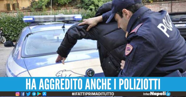 aggredisce passanti aversa bastone sampietrini