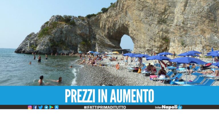 Rincari in spiaggia a Ferragosto: costi in aumento del 4%, stangata anche in Campania