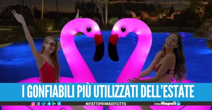 Gonfiabili per l'estate, dopo unicorno e frutta è l'anno delle poltrone luminose in spiaggia