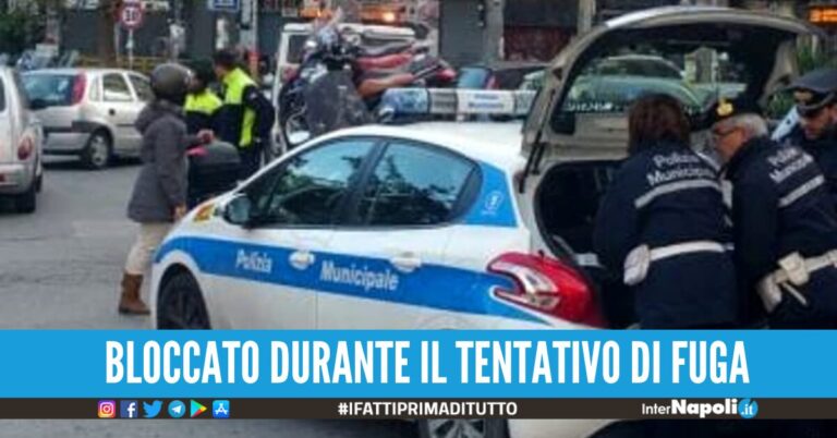 scaglia tavolino del bar contro i passanti napoli