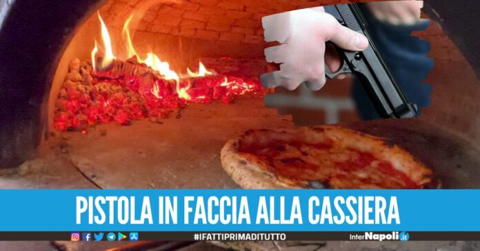 Terrore in pizzeria in provincia di Napoli, rapina con spari banditi via con l'incasso