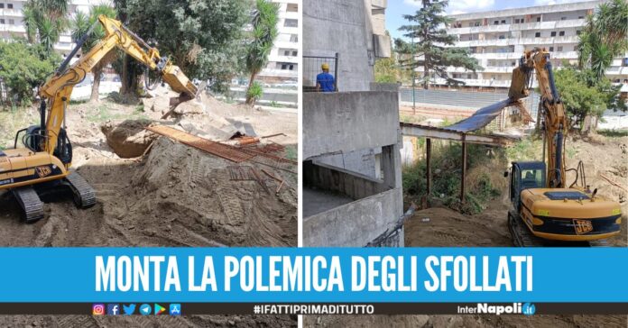 Vela Celeste di Scampia, abbattute le ultime passerelle area sorvegliata a vista