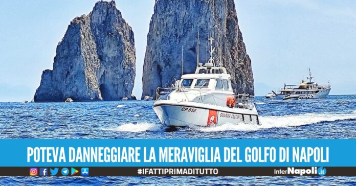 Manovra proibita tra i Faraglione di Capri, beccato lo yacht di lusso