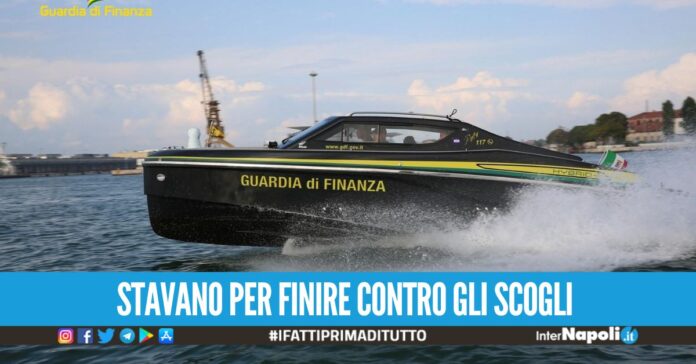 Salvati dopo la gita sul gommone a Posillipo, c'era una donna incinta a bordo