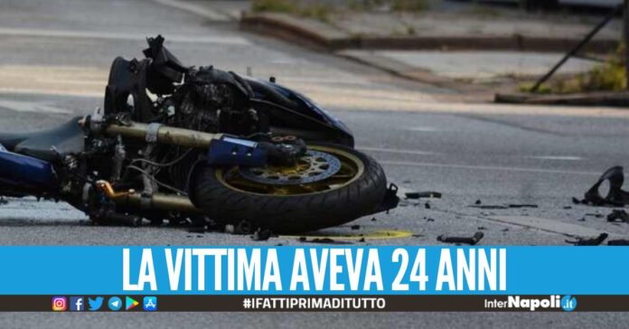 Salvatore Fratta muore dopo l'impatto tra moto e Porsche, lacrime a Giugliano