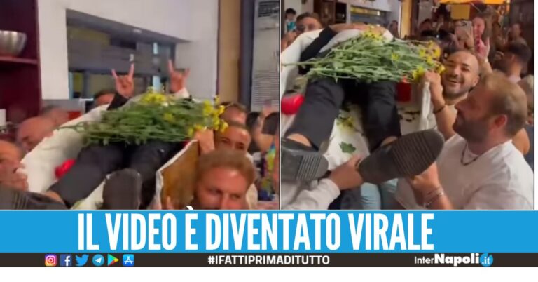 Addio al celibato con 'funerale' da Nennella, sposo in una finta bara
